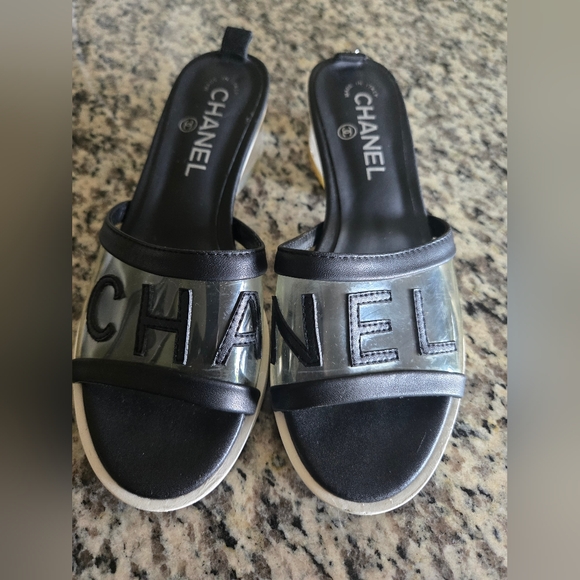 CHANEL SANDALS - Picture 1 of 8